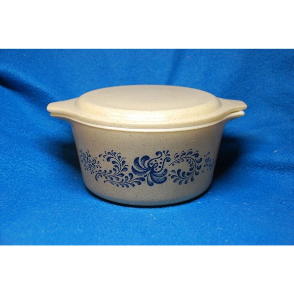 PYREX Vintage Homestead Pattern 2Qt - Picture 1 of 1